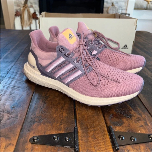 Adidas Ultraboost NIB - Picture 1 of 9